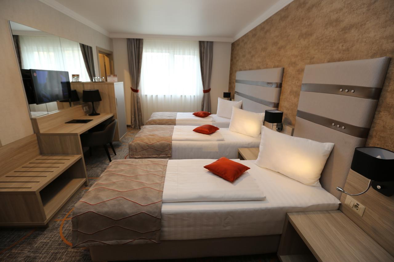 Hotel Baril Haţeg Exterior foto